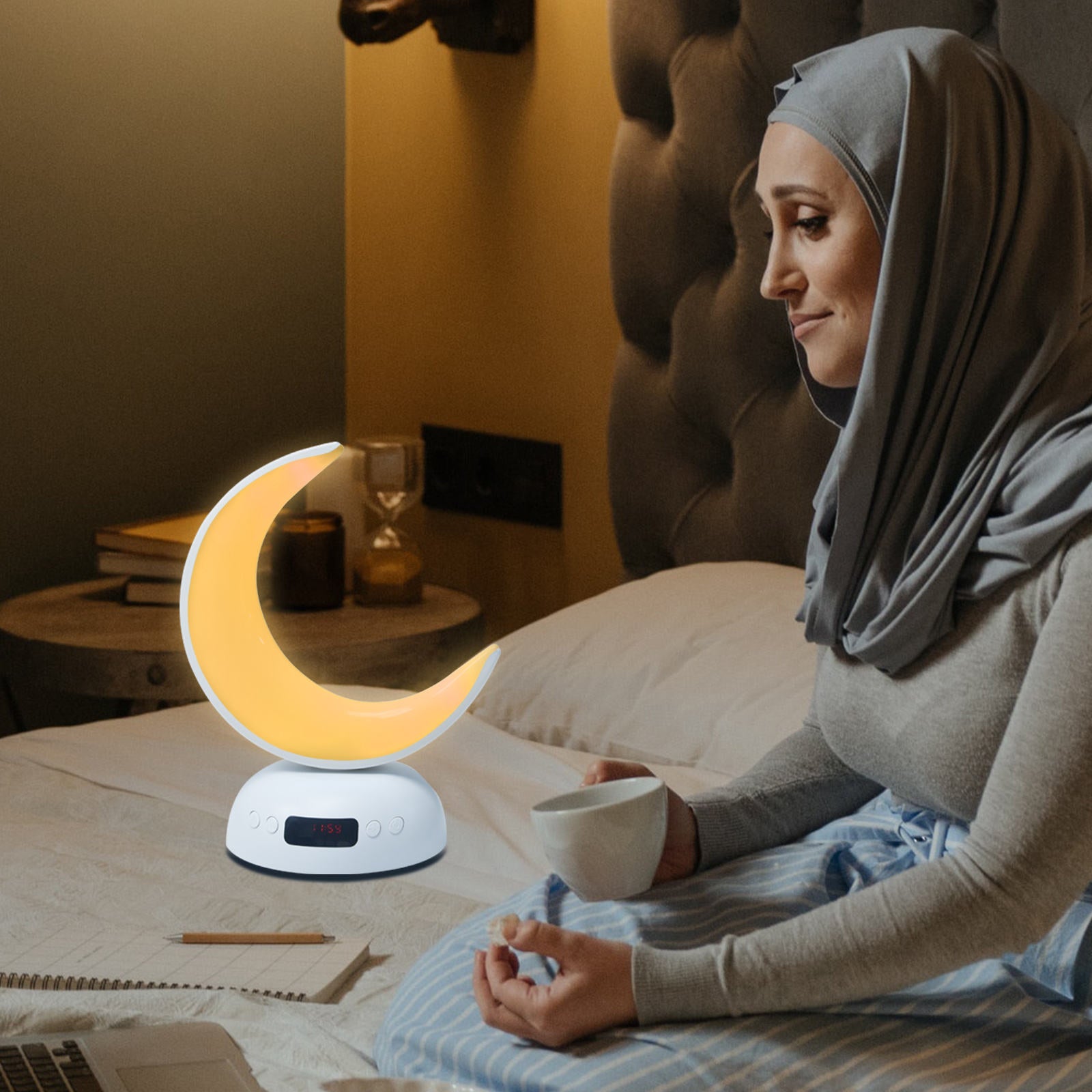 مكتب ذكي متعدد الوظائف، ساعة أذان رقمية بمصباح، مكبر صوت للقرآن الكريم، ضوء LED وناشر عطري