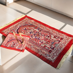 سجادة صلاة فاخرة من الشنيل مع حقيبة حمل | نقشة زهور منسوجة، قابلة للغسل في الغسالة ومحمولة للاستخدام اليومي
